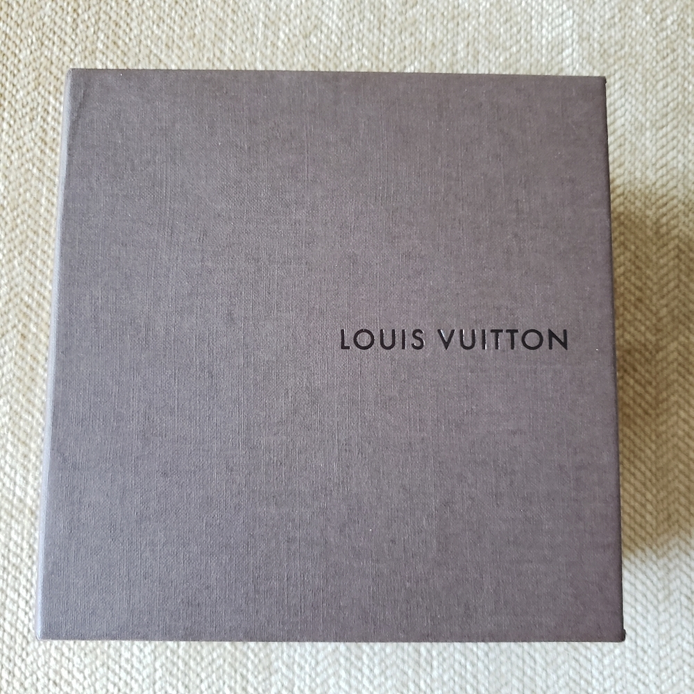 LOUIS VUITTON brown box